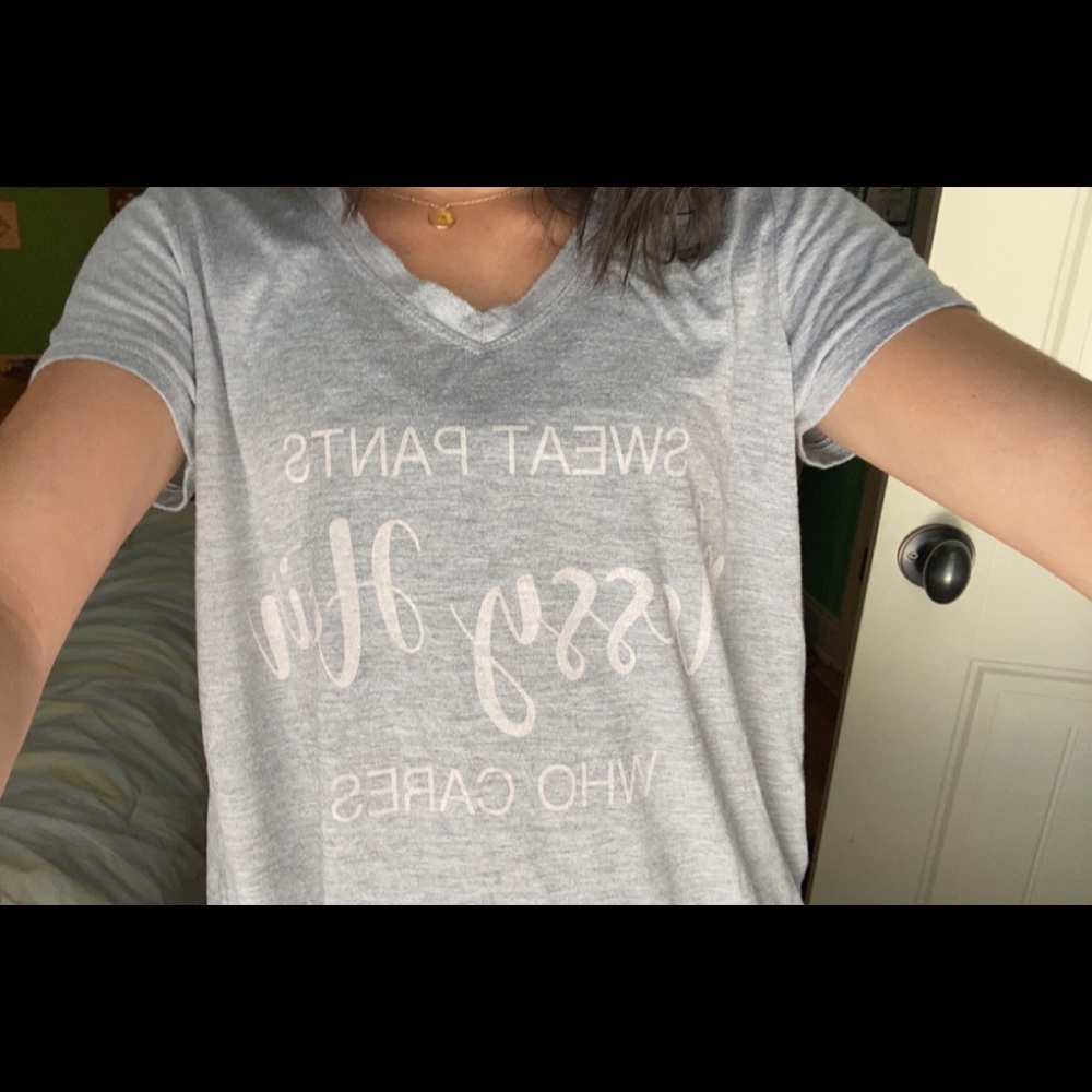sweat pants,messy hair,who cares??V neck t shirt !